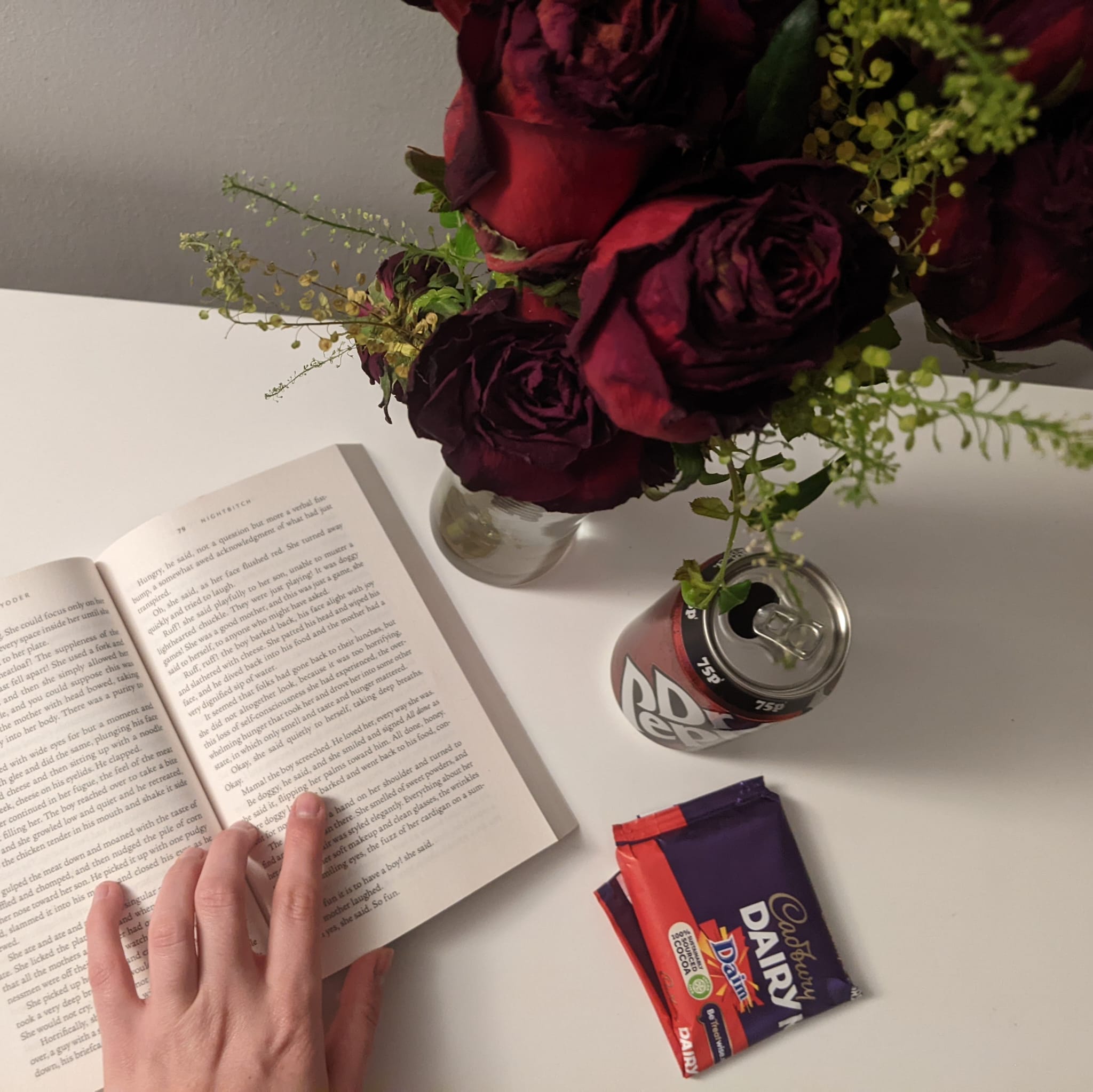 A picture of the novel against roses