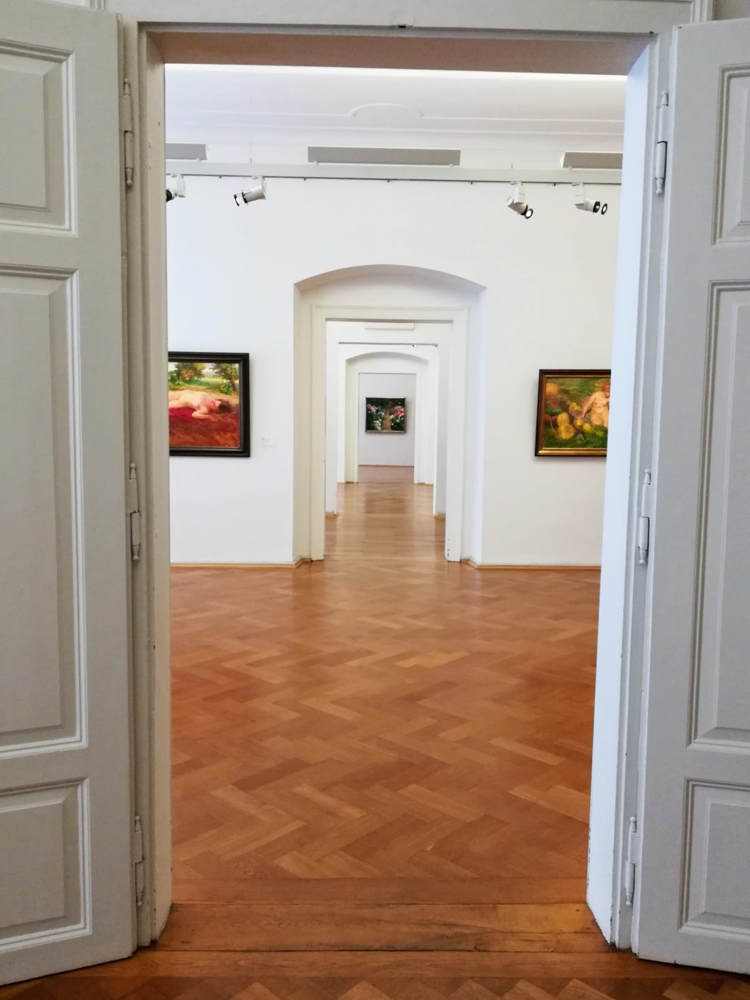 An image of a seemingly never-ending hall of art from a museum in Herrenchiemsee
